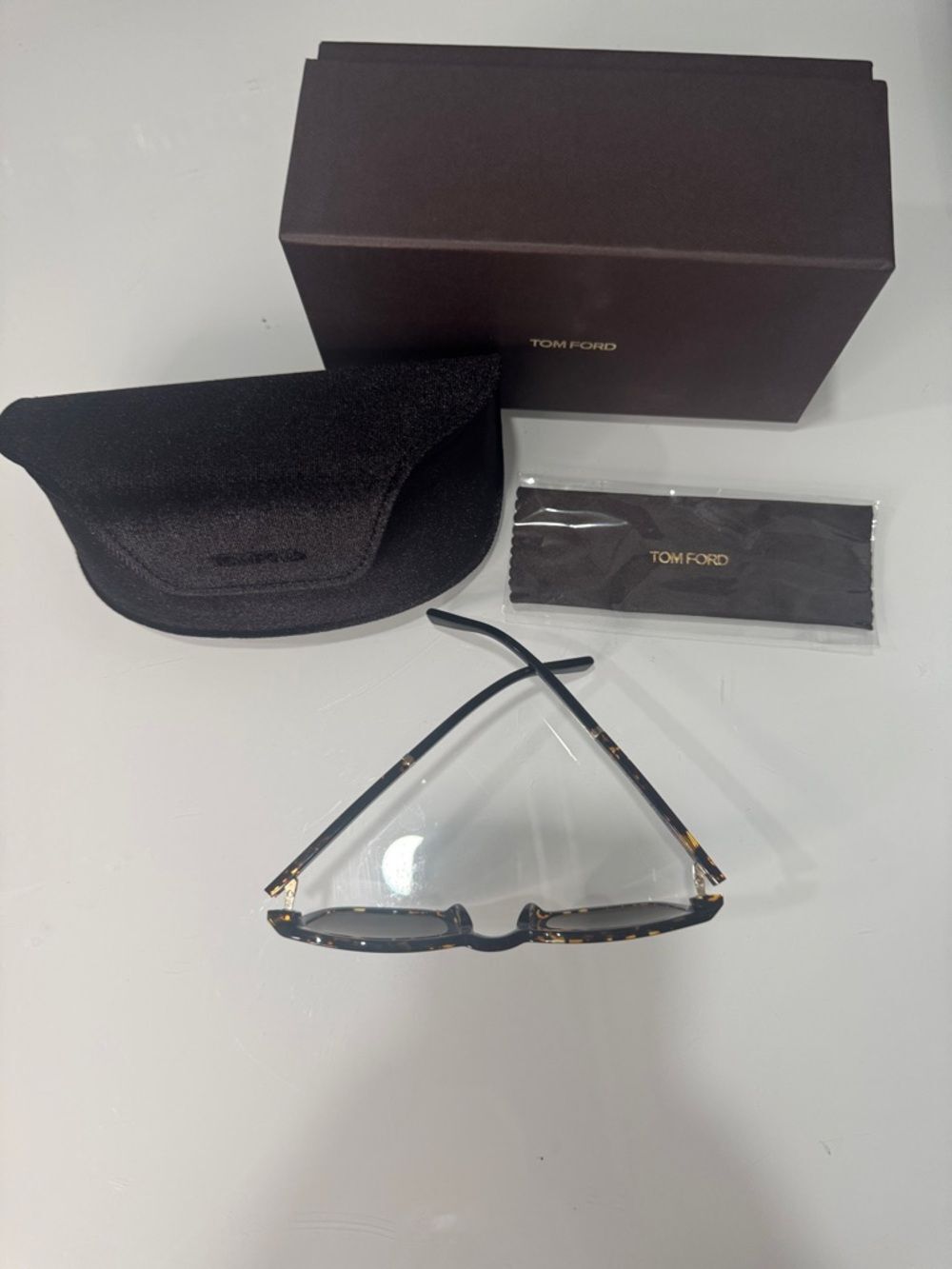 Tom Ford Jayson Tortoiseshell Frame with Dark Gray Lenses with box & case - Picture 3 of 9